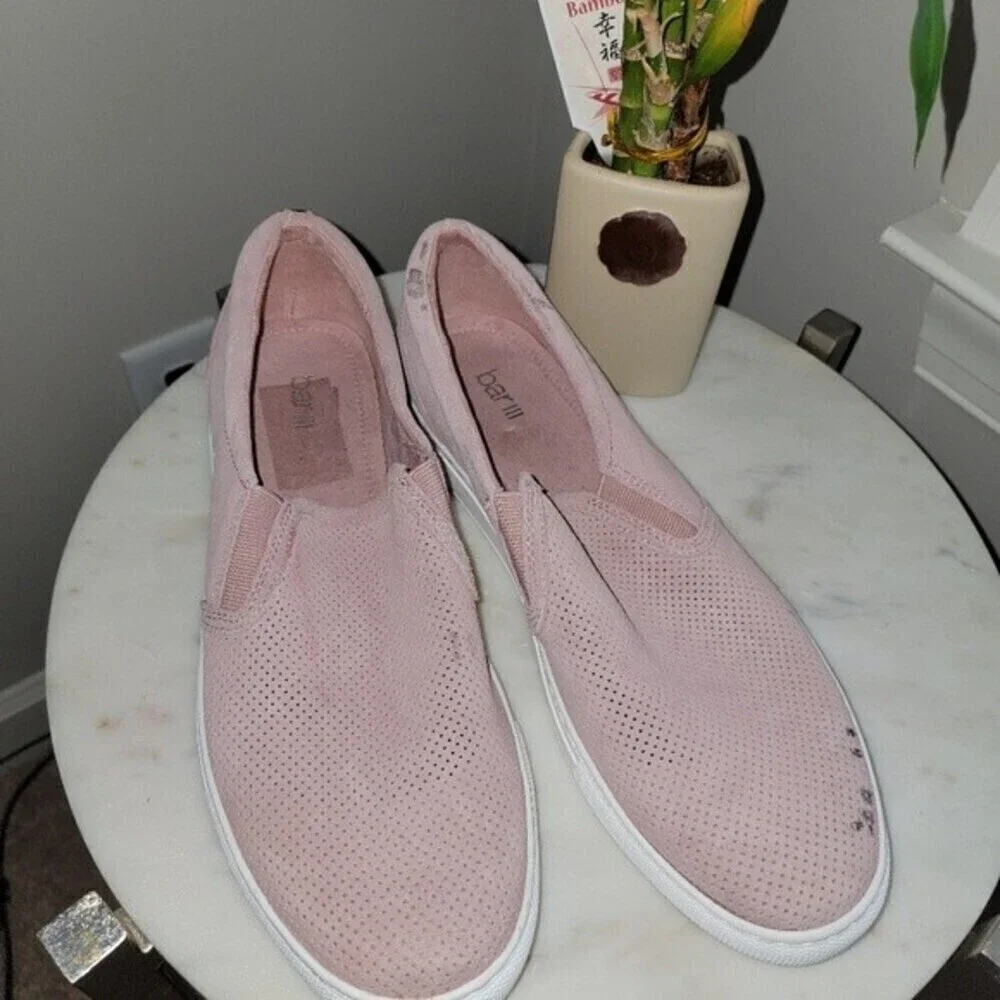 NWOT Bar lll Men's pink loafers